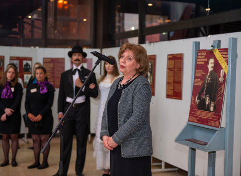 Milena Šećerenović, koautorka izložbe Sva lica srpskog diplomate Branislava Nušića Milena Šećerenović, koautorka izložbe Sva lica srpskog diplomate Branislava Nušića