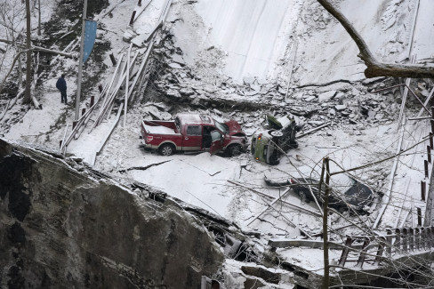 APTOPIX Bridge Collapse Pittsburgh